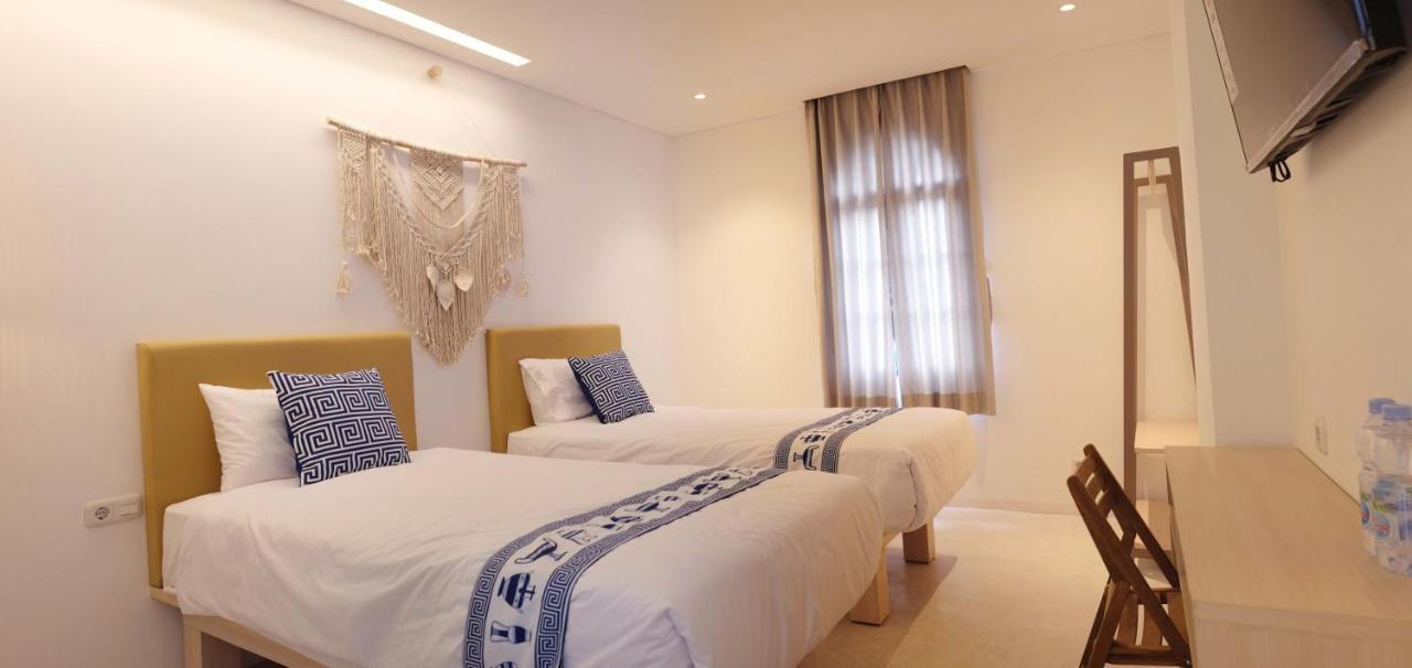Little Mykonos Hotel Bandung Bagian luar foto