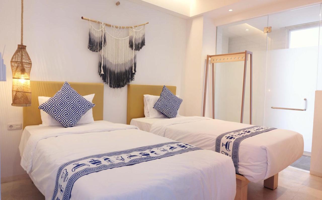 Little Mykonos Hotel Bandung Bagian luar foto