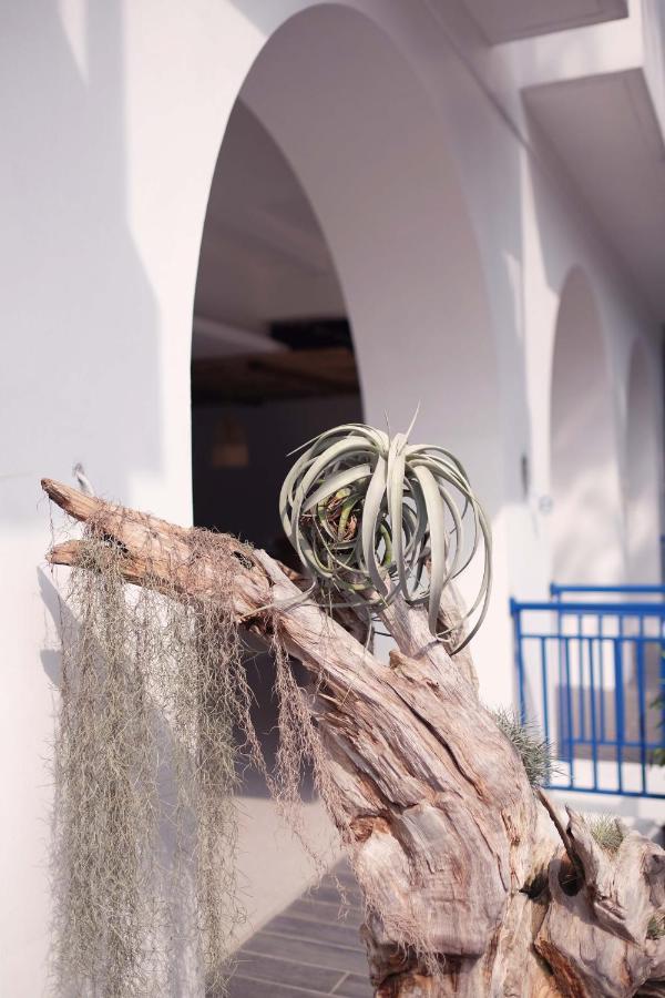 Little Mykonos Hotel Bandung Bagian luar foto