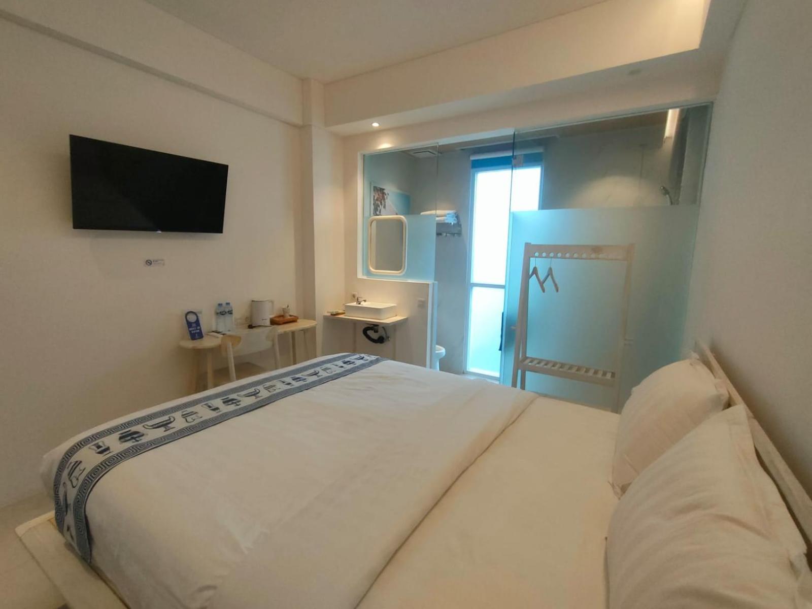 Little Mykonos Hotel Bandung Bagian luar foto